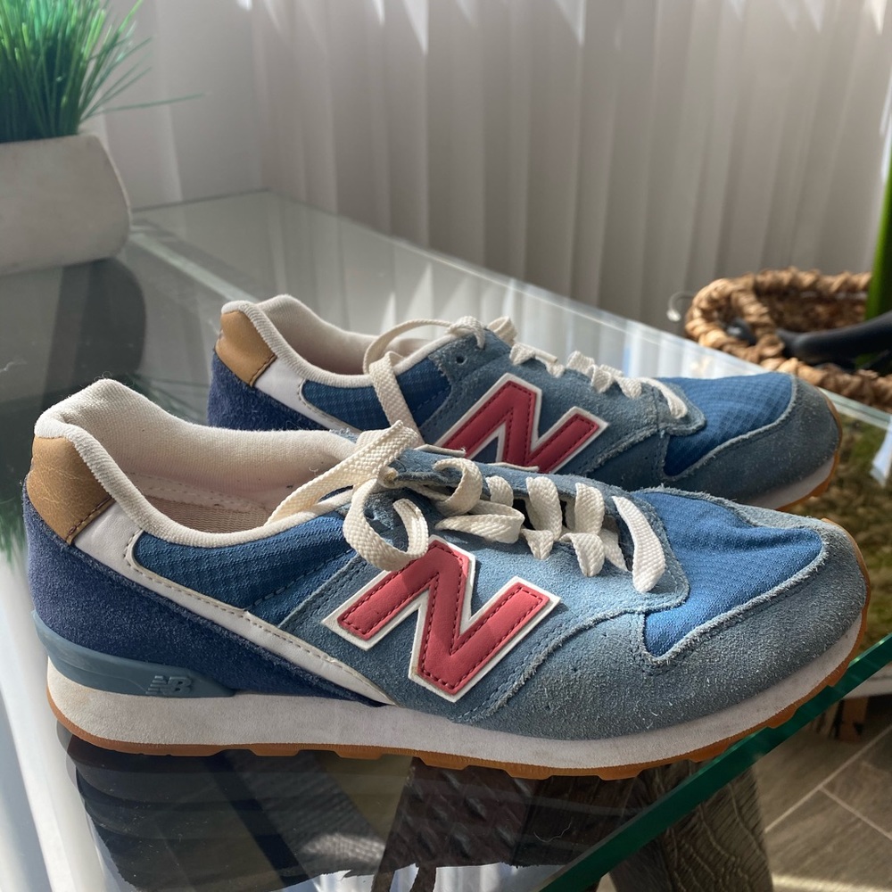 New balance tennis shoes